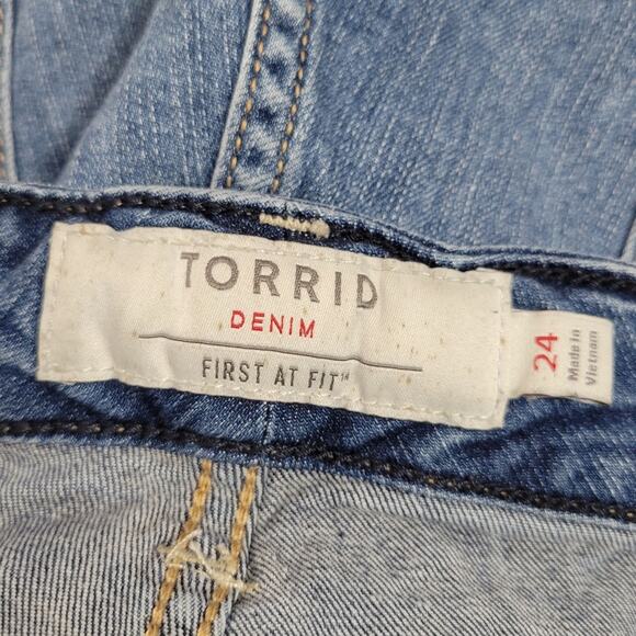 Torrid Cut Off Raw Hem Medium Wash Distressed Shorts, sz 24 - Picture 3 of 4